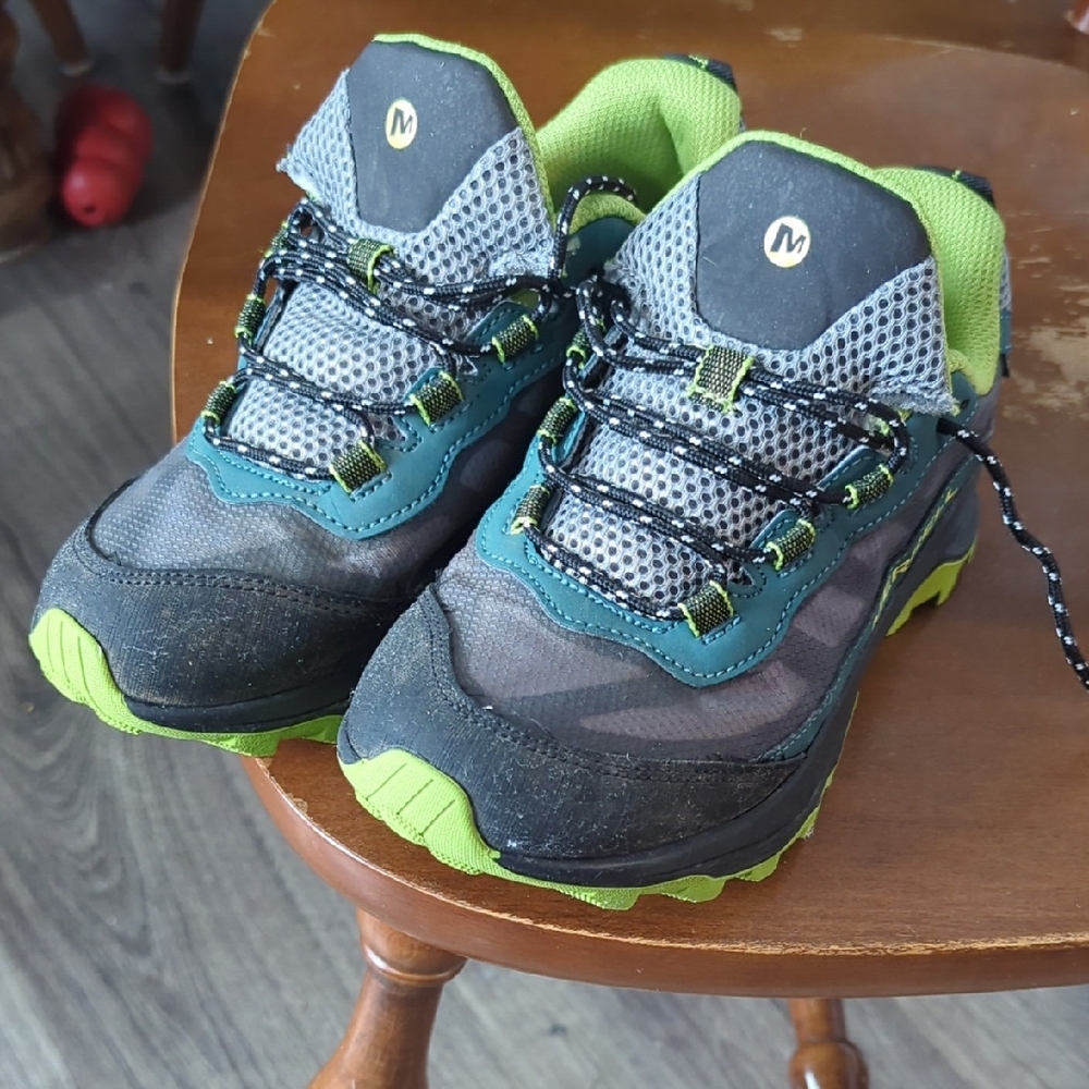 Kids Green and Black Hiking Shoes